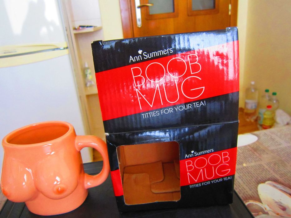 Чаша за Чай и Кафе във форма на Женски Гърди  Англия