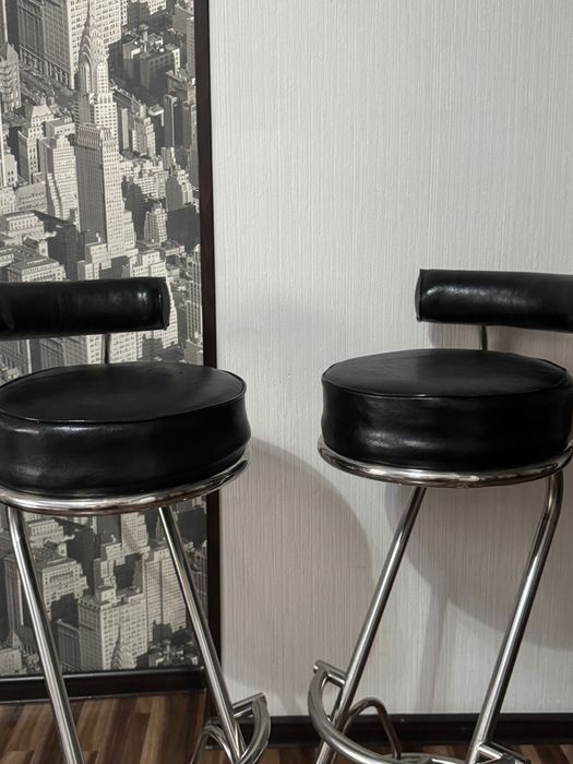 Барные стулья в гостинную или в бар.