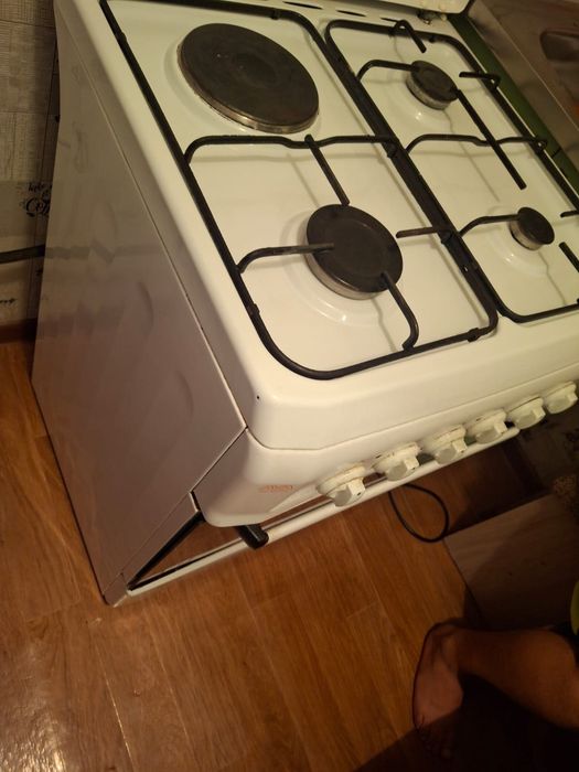 Продам газ плиту с духовкой