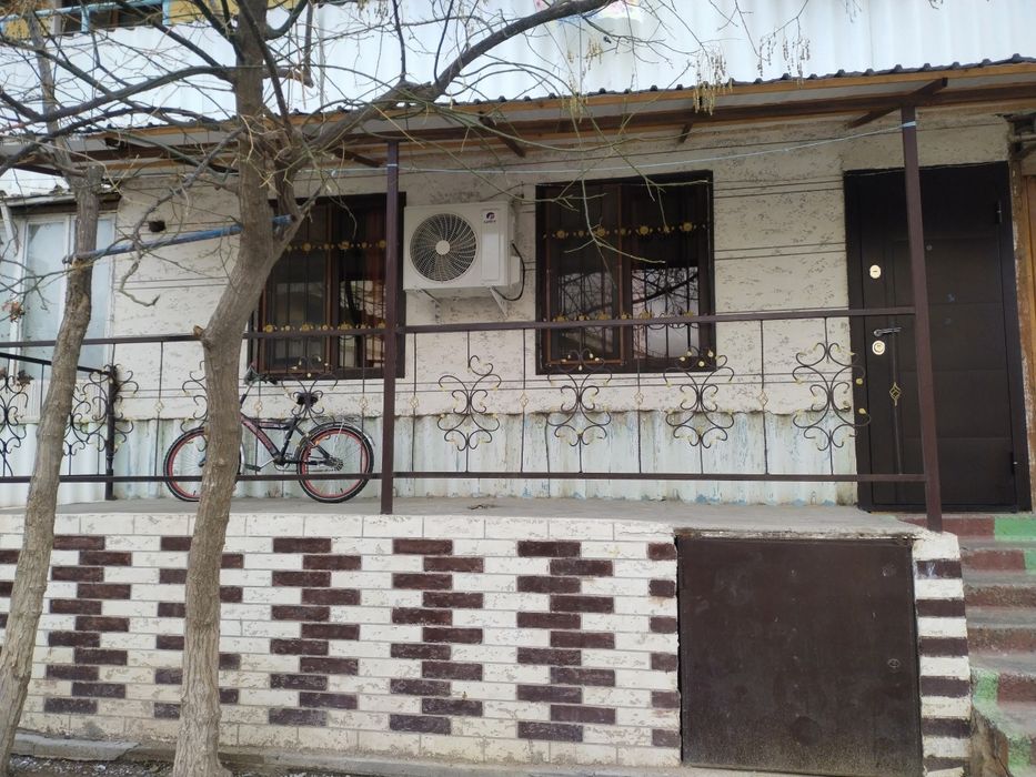 Uy sotiladi Zarafshan shahar 4-10-xxx 2xona 3xona qilingan