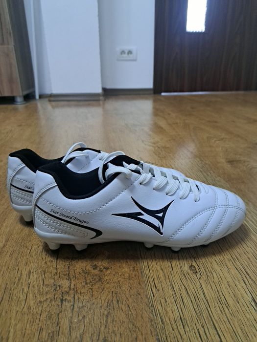 Ghete de fotbal albe