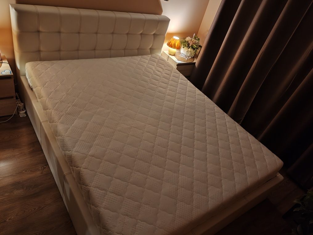 Спалня с матрак 160/200см. с повдигащ механизъм