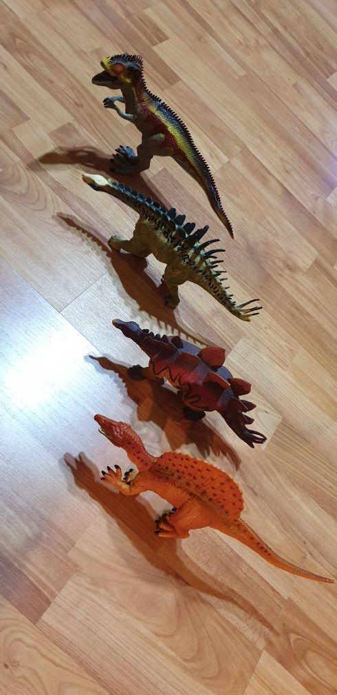 Set patru dinozauri