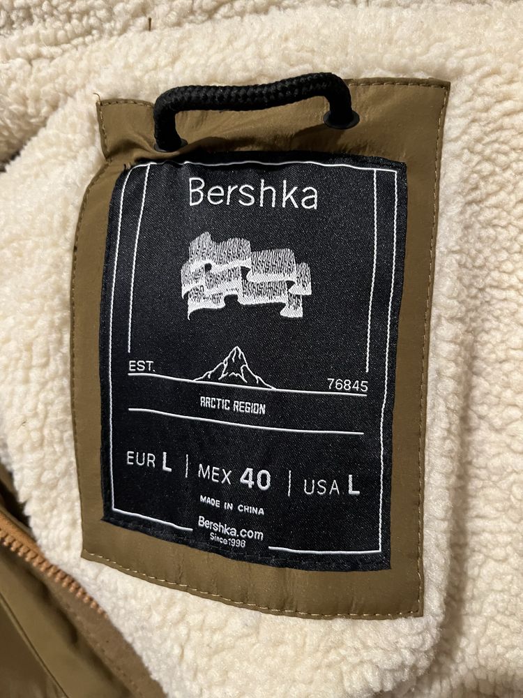 Geaca Bershka marimea L