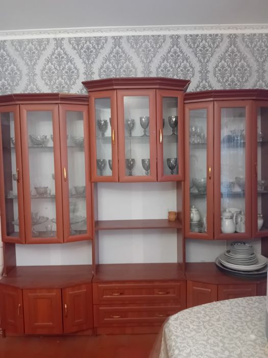 Горка для гостинной,шкаф