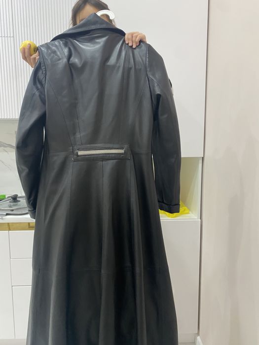 Кожанный плащ  черная притальная и длинная