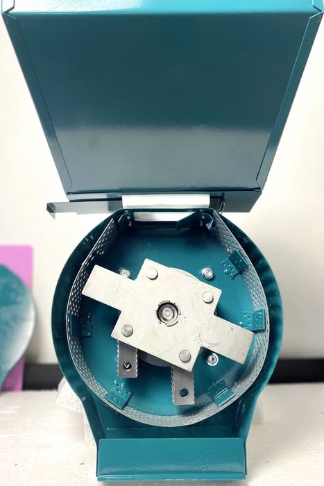 Moara electrica pentru cereale, motor 3.8kW, 4 site granulare incluse