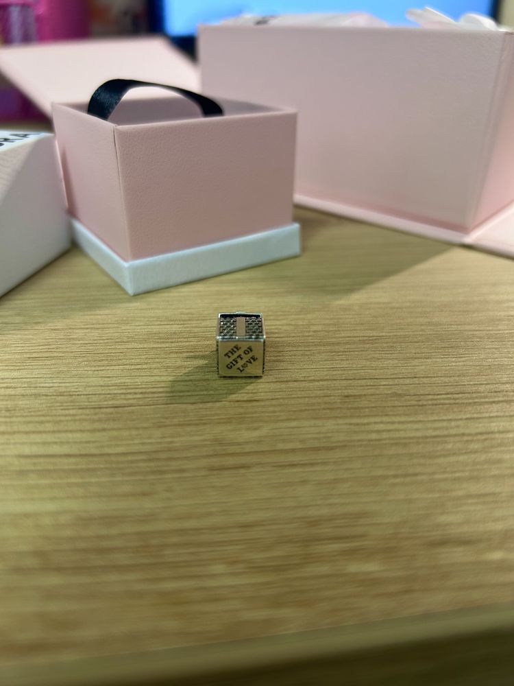 Talisman Pandora cutie cadou
