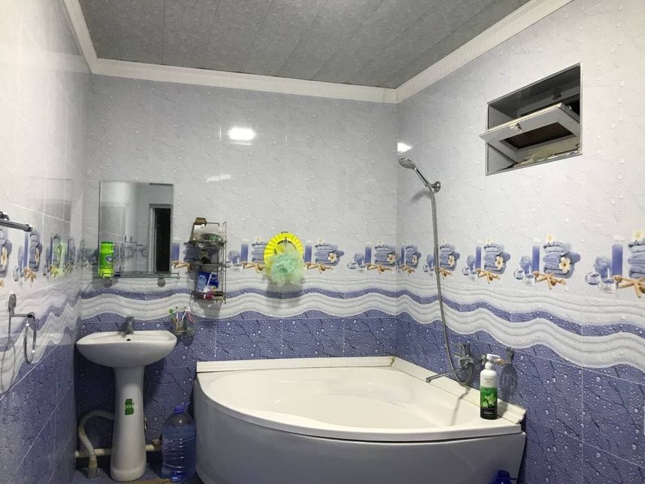 Янги қурилган 5 хонали 6 сотихли ҳовли уй сотилади.