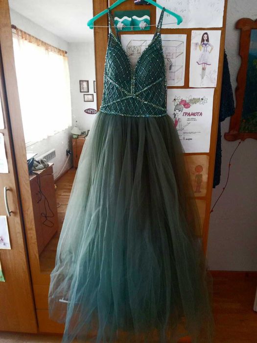 Продавам абитуриентска рокля