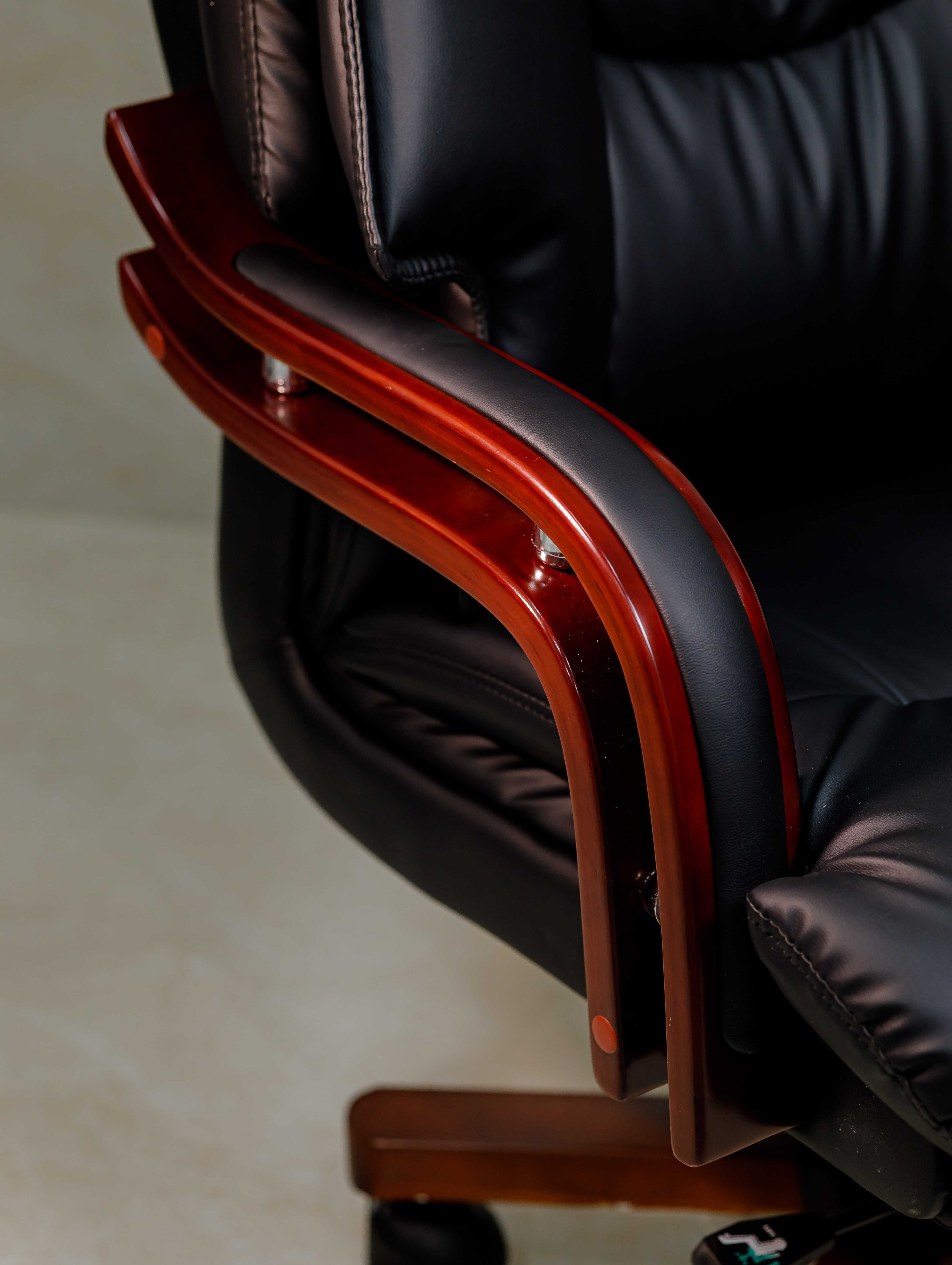 Офисное кресло DIABLO для руководителья держит вес около 150 кг