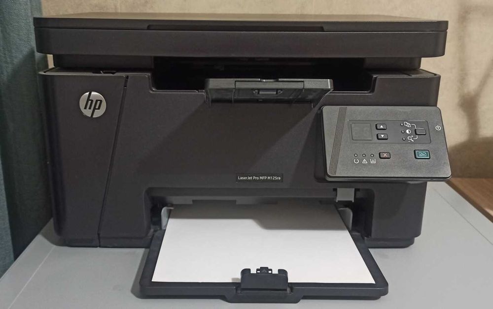 Лазерный чернобелый принтер МФУ HP M125a / картридж 283 и 737 подходит