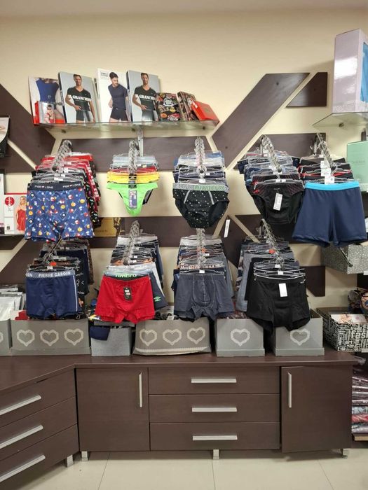 Шкафове и рафтове за магазин