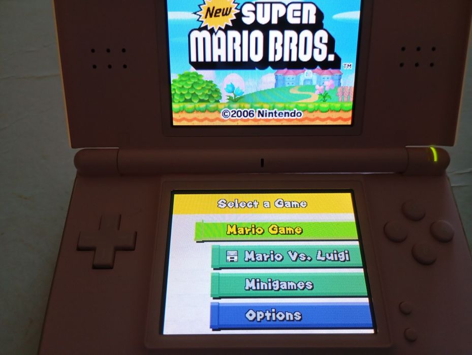 Nintendo ds lite cu card R4 încărcător la prețul de 200 lei