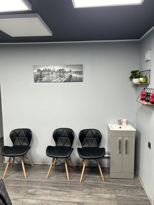 Inchiriez o camera salon ( frizerie,unghii etc)