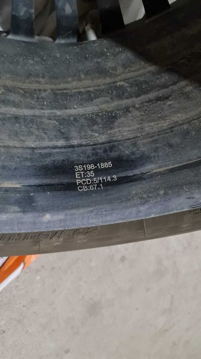 Продам диск с резиной 18R