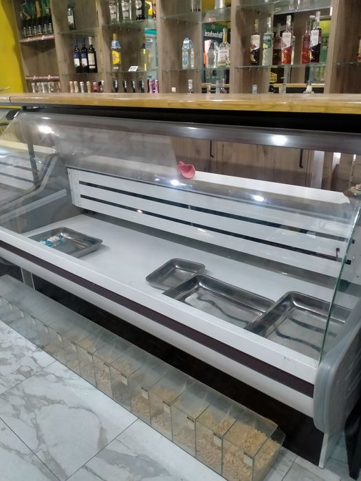 Витринный холодильник