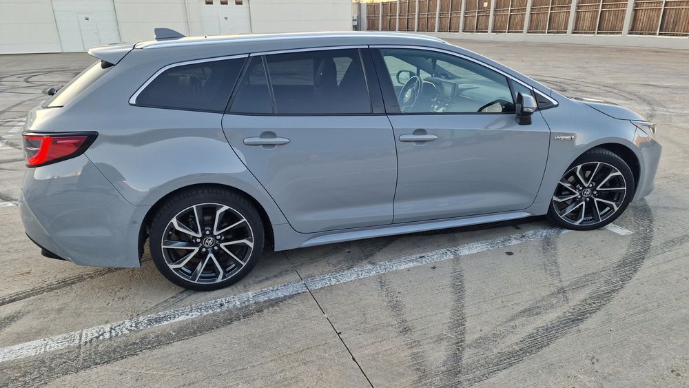 Toyota corolla 2.0 hibrid premium prețul include TVA deductibil