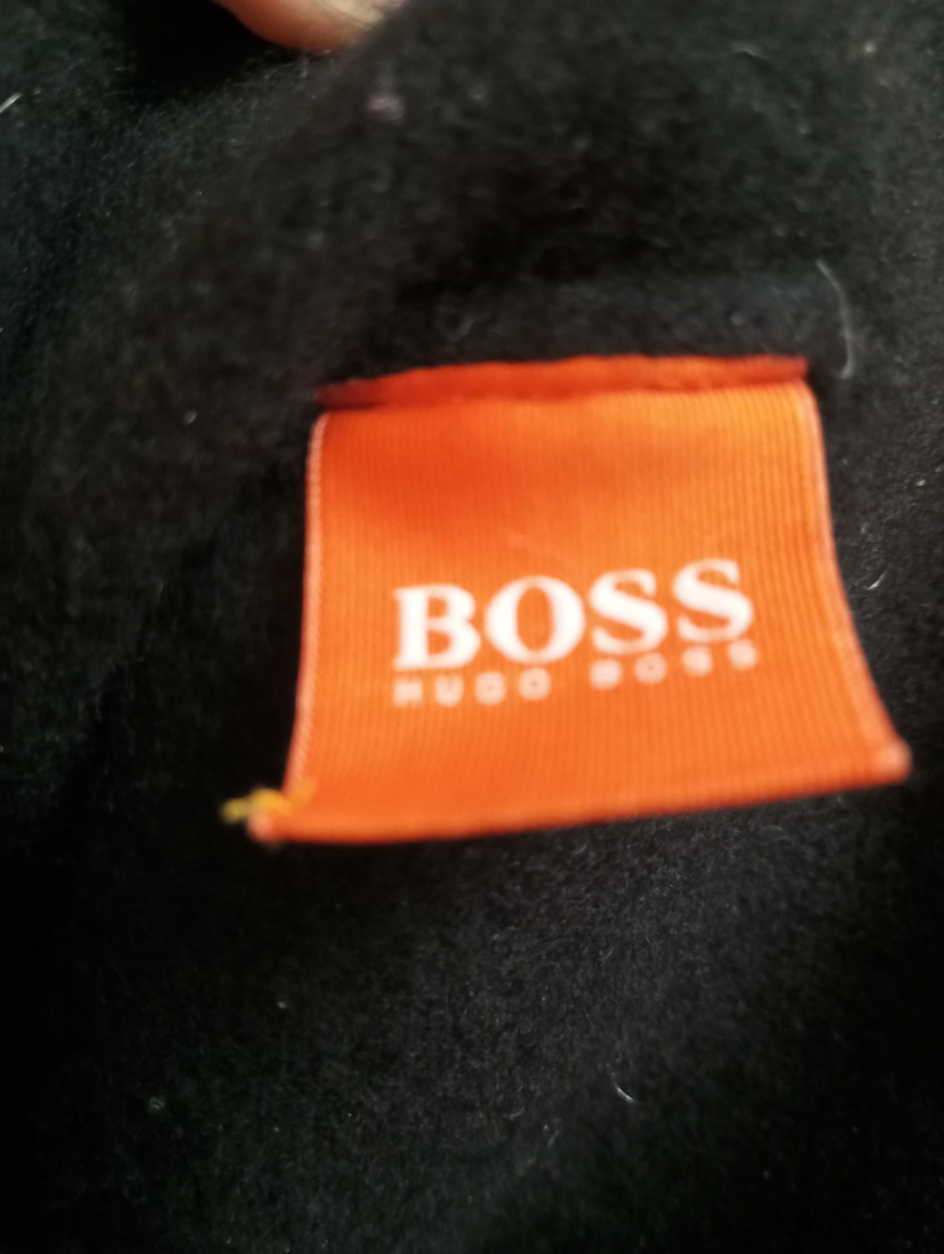 Продам мужскую зимнюю шапку  hugo boss, недорого