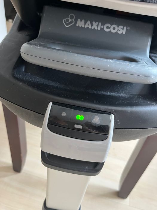 Столче  за кола Maxi Cosi с база