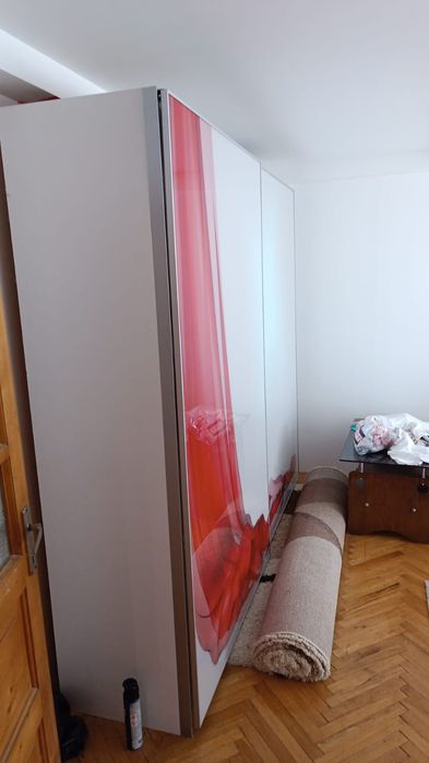 Vând dulap dormitor