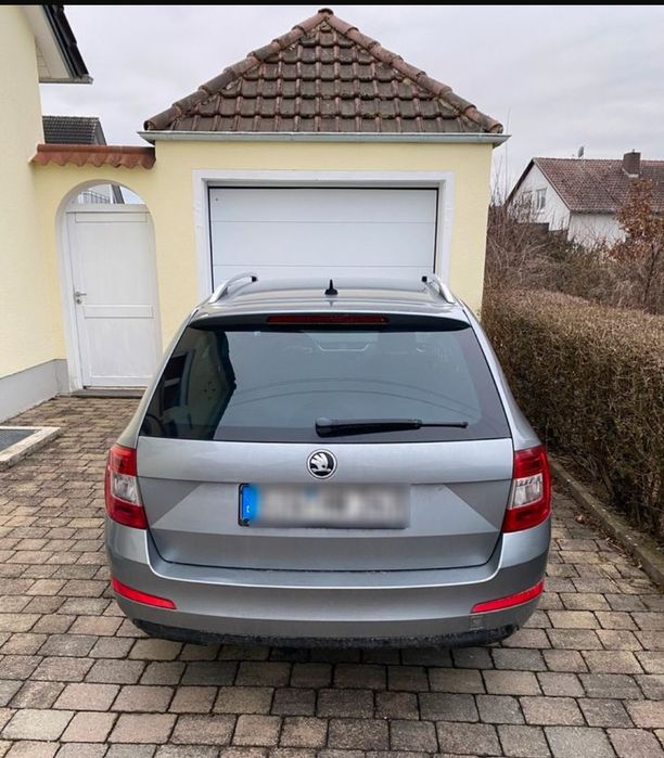 Skoda Octavia Combi 1.6 Diesel – Dotări complete și stare excelentă