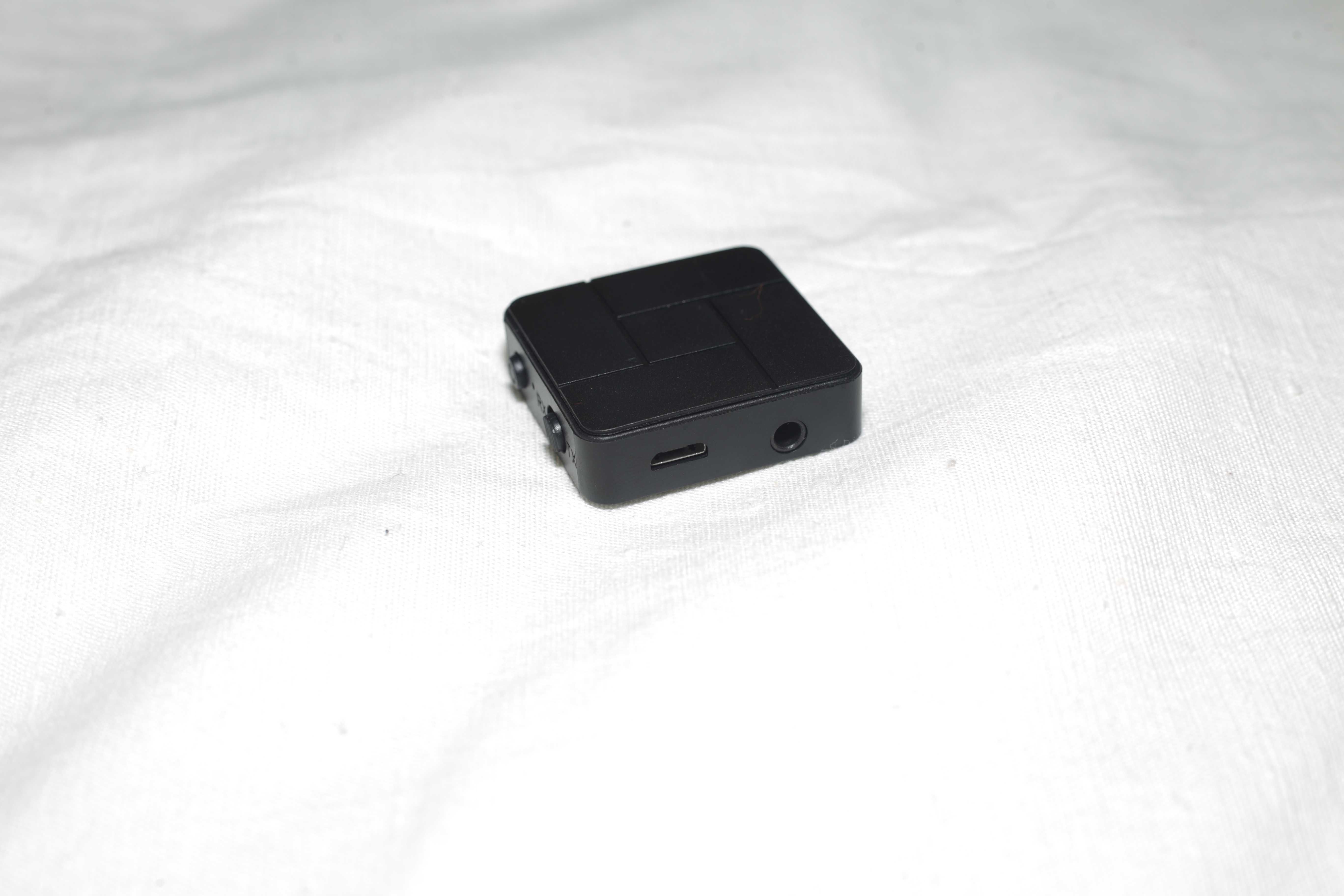 Adaptor Bluetooth 2 în 1 Audio 3.5mm Transmițător și Receiver Wireless