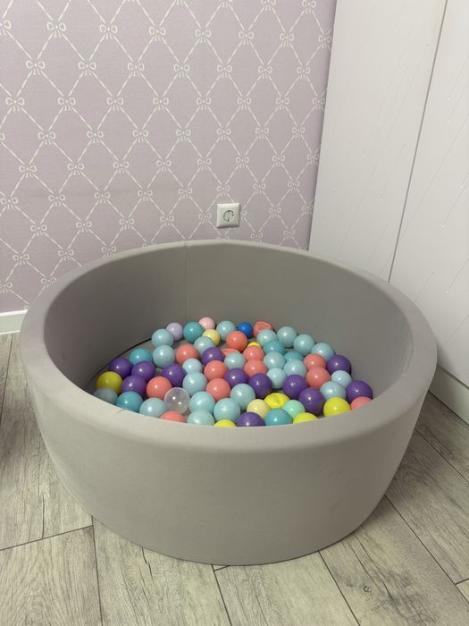 Продам бассейн с шарами