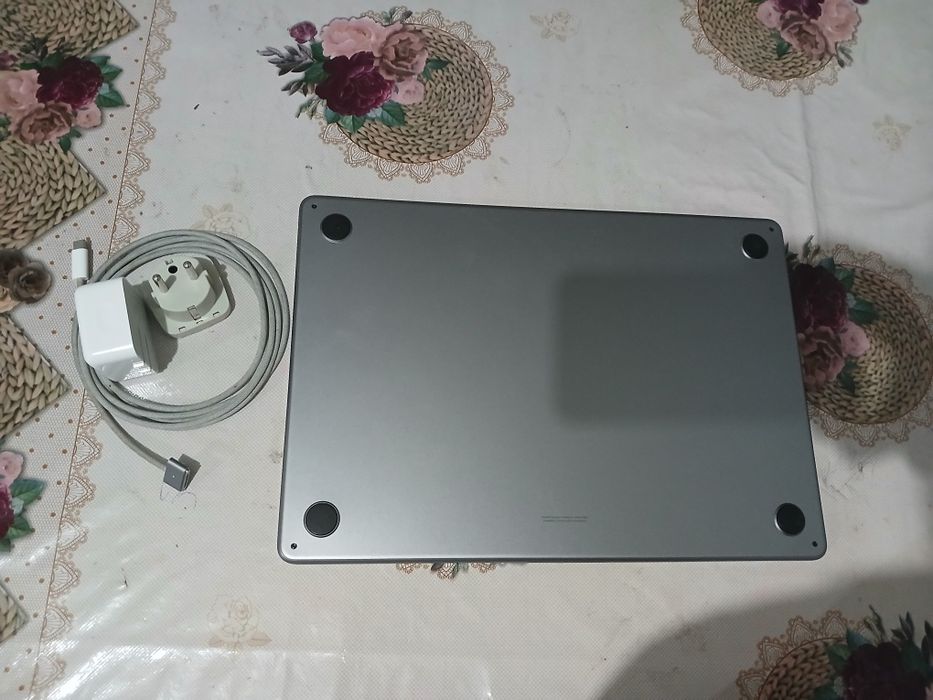 MacBook Air M2 2023 — 15.3" ekran, 8GB RAM, 256GB SSD

Apple M2 chip,