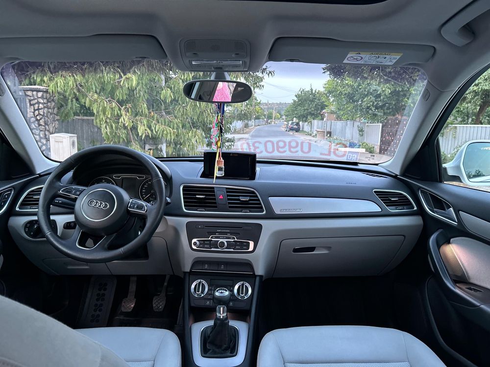 Vând Audi Q3 Panoramic
