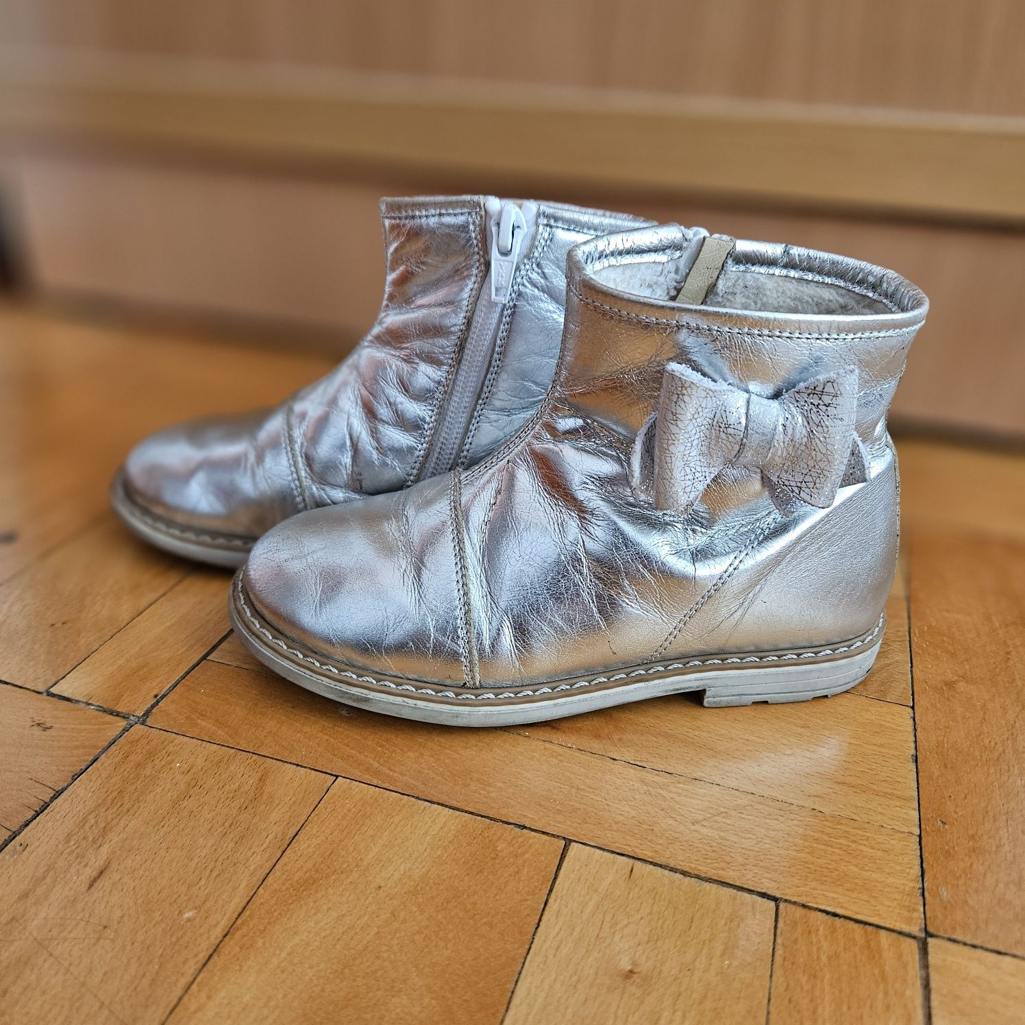 Ghete piele argintii Baby Avus