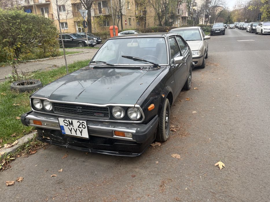 Vând sau schimb Honda Accord 1983 (una principală + una piese)