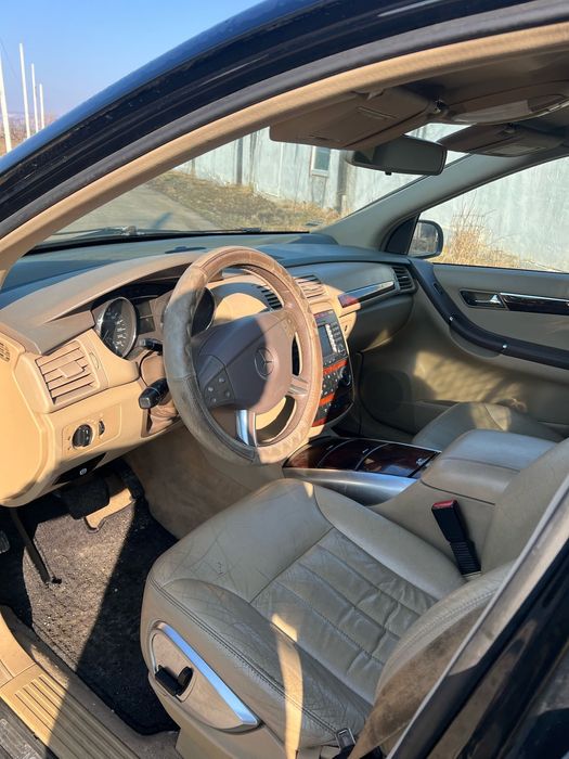 Dezmembrez mercedes r class