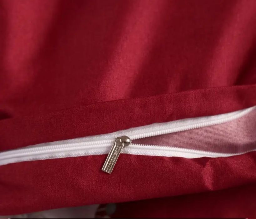 Нов спален комплект 3 части
(плик 200 х 200) + 2 калъфки за възглавни