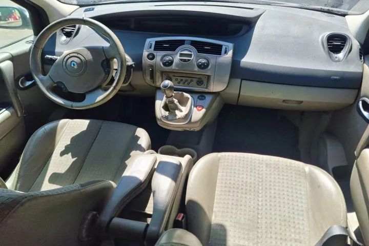 Dezmembrez Renault Grand Scenic 2  motor 1.9dci 116cp f9q 812 dezmembrari cutie de viteze manuala