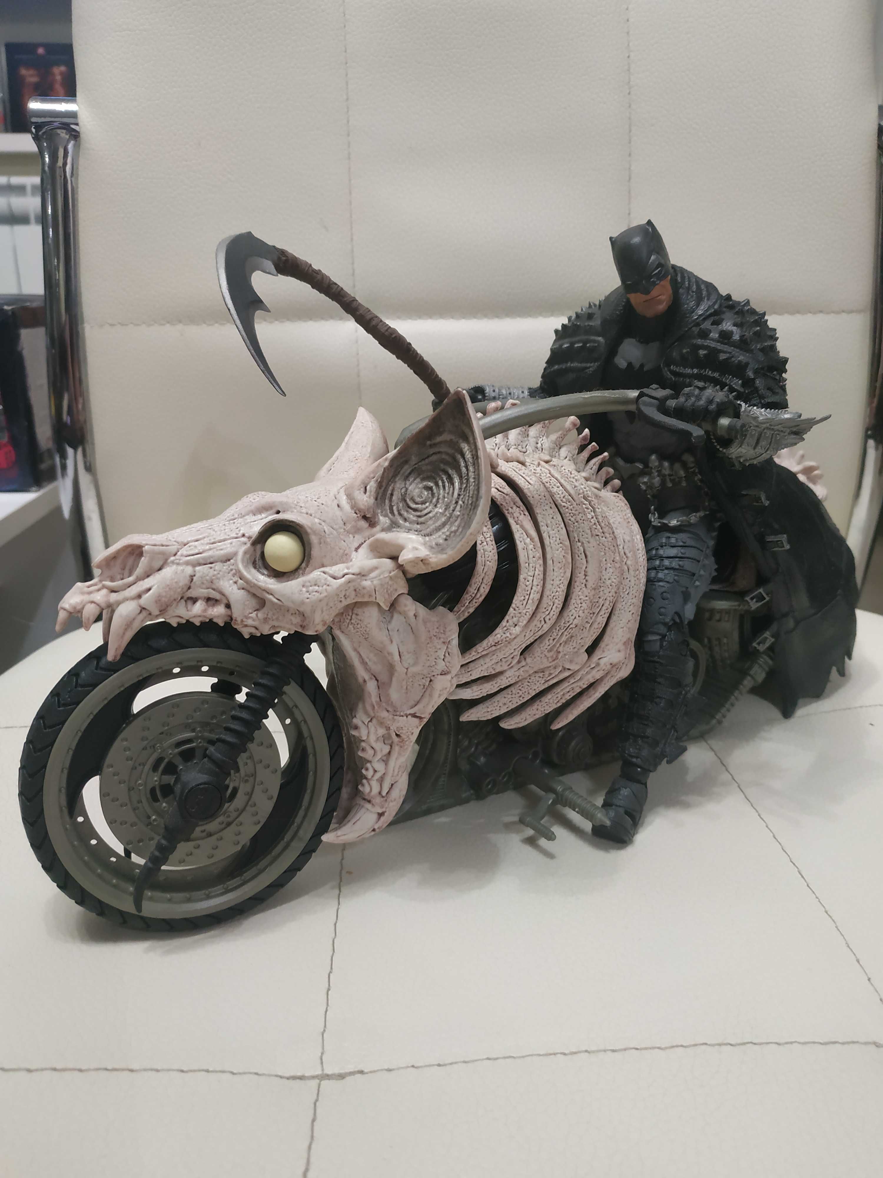 Екшън фигура Батман с мотор