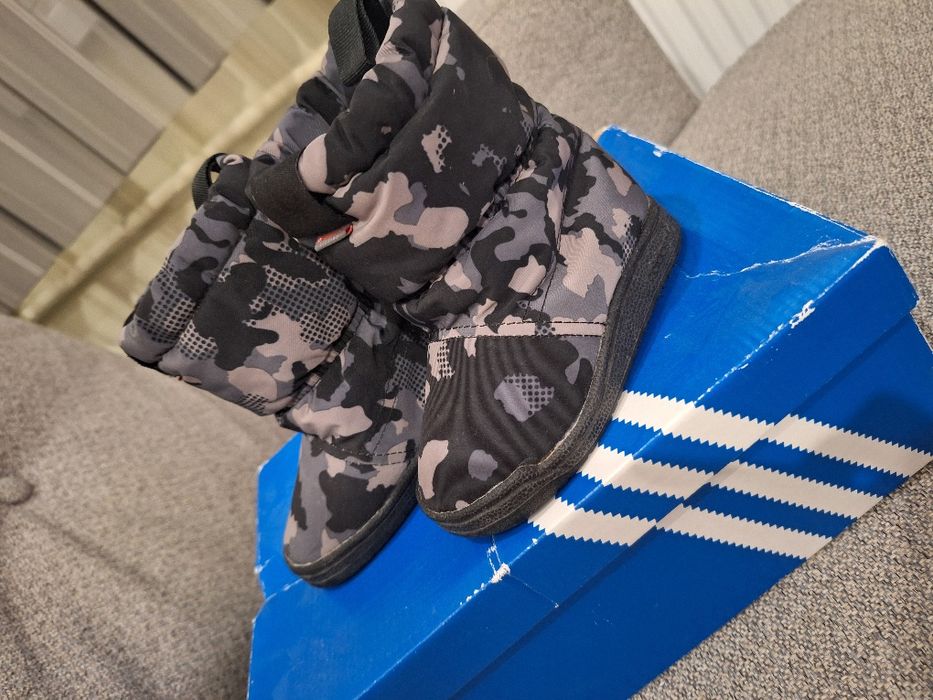 Нови апрески Adidas Адидас ботушки ботуши