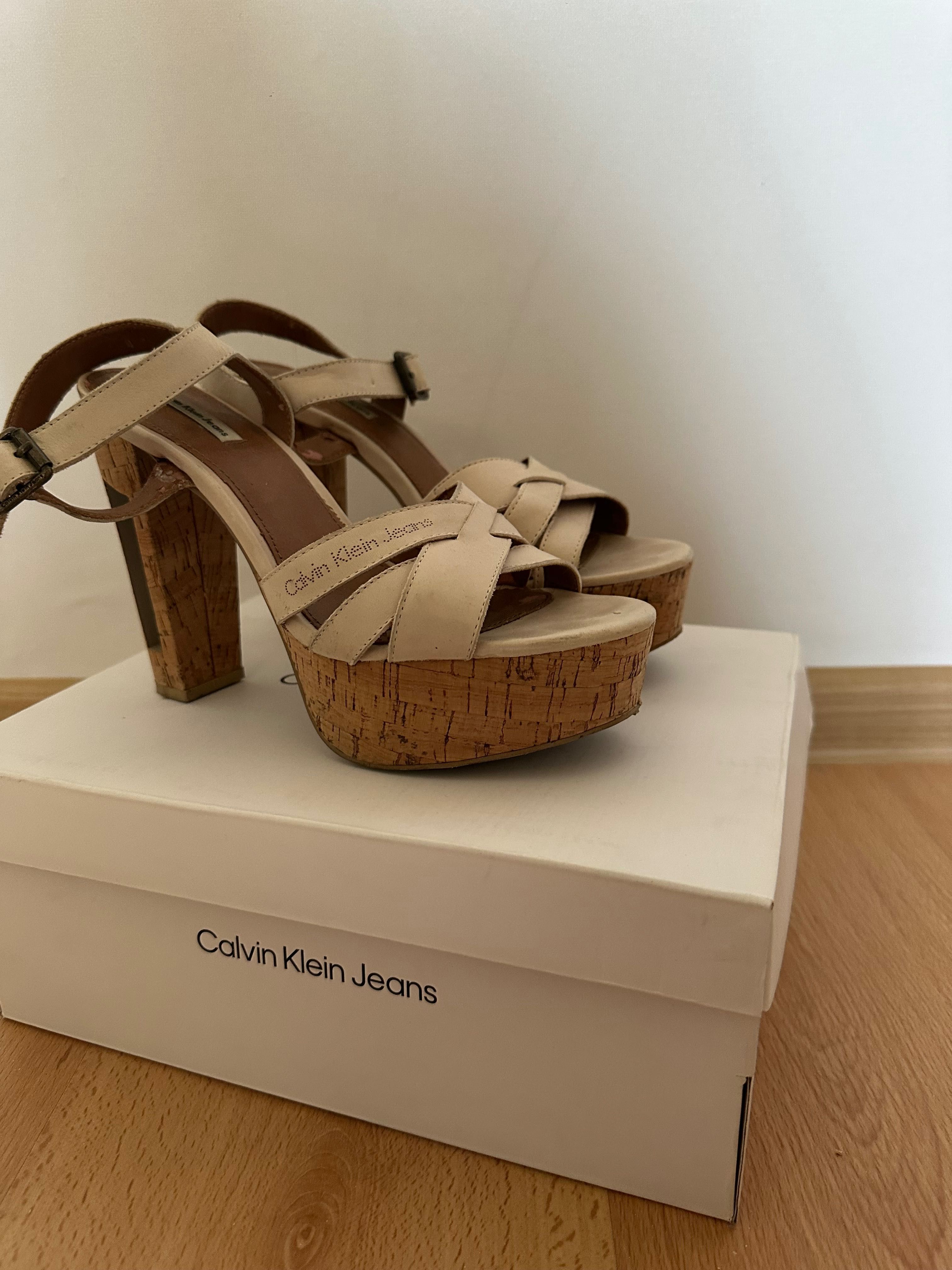 Calvin Klein Jeans - 38 номер, цвят бежов