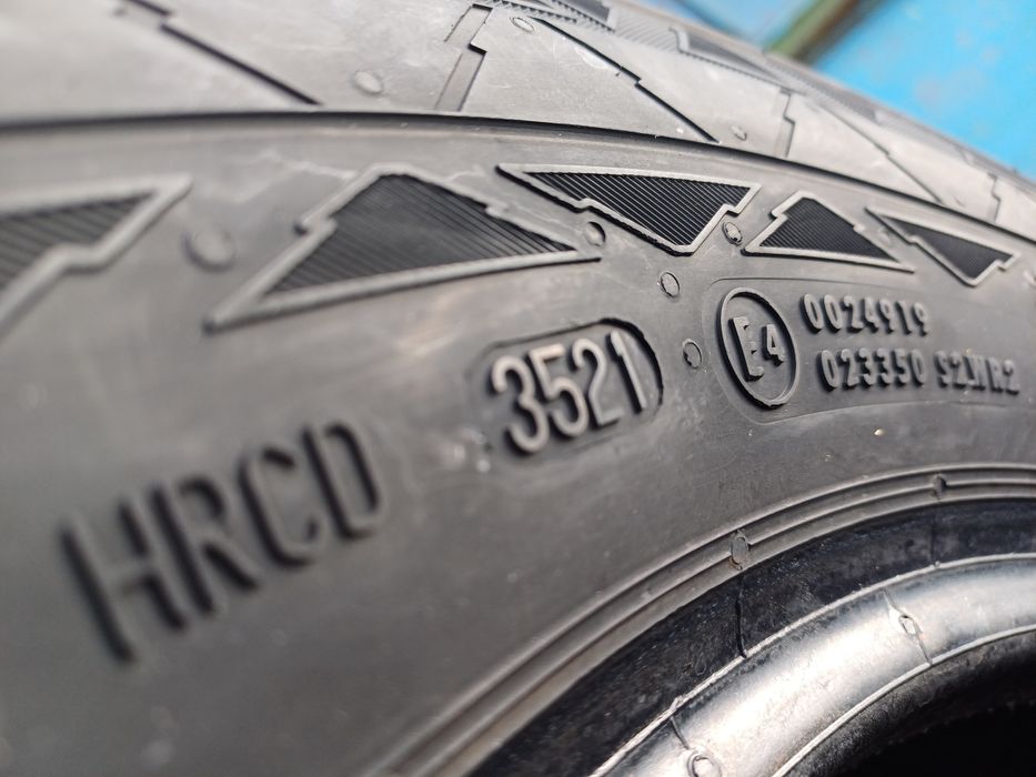 Гуми 235/65/16С  Континентал