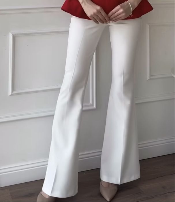 Брюки клеш,размер S,новый ни разу не надела,белый с ремнем,