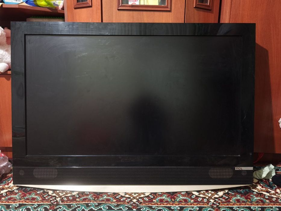 Большой плазменый телевизор с приставкой