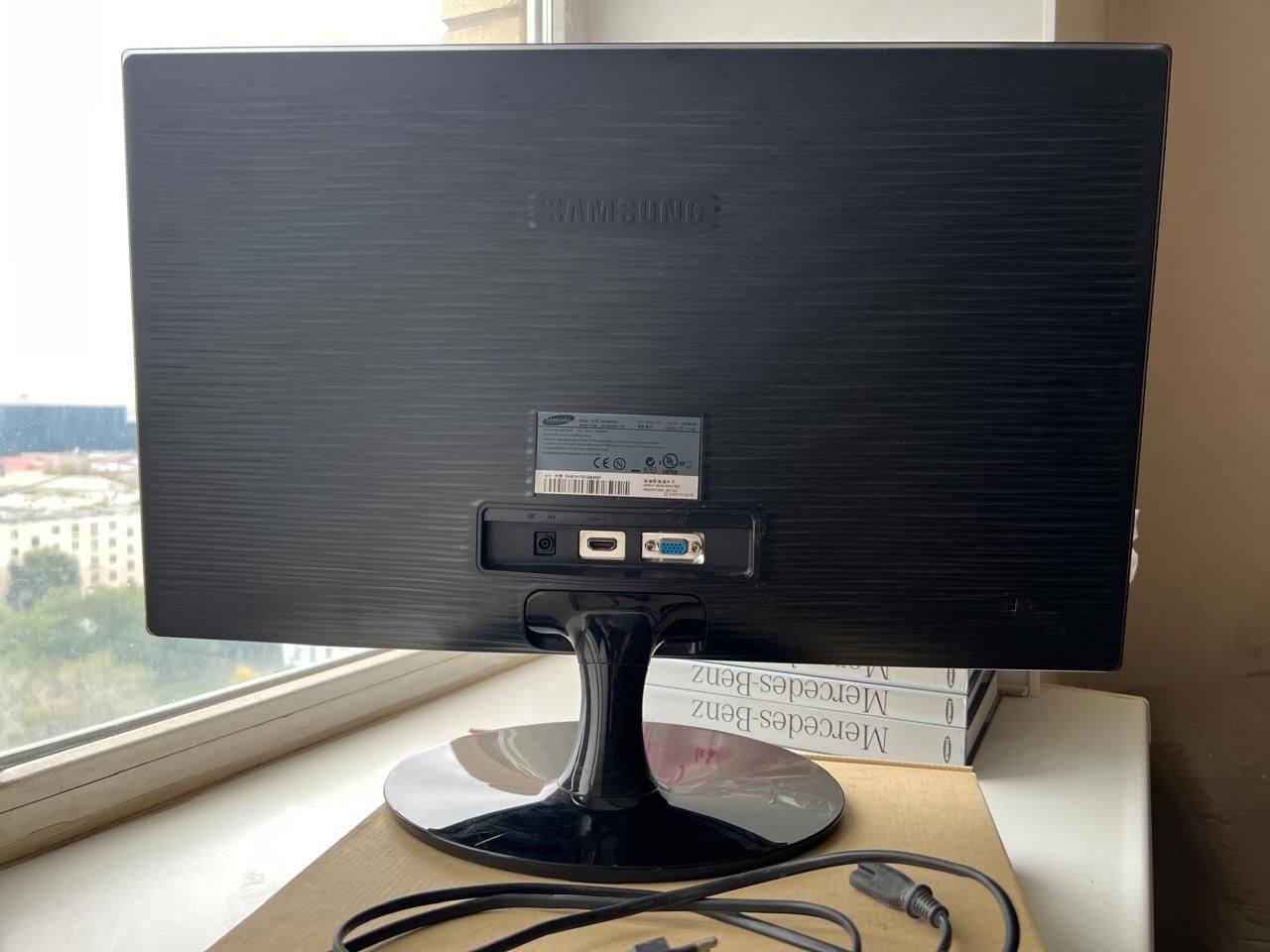 Монитор Samsung SyncMaster S24B300HL