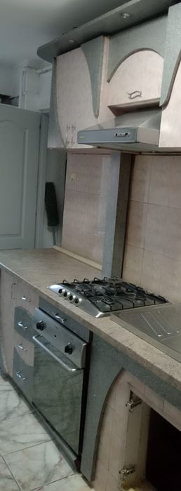 Vând cuptor pe gaz , plita și hota
