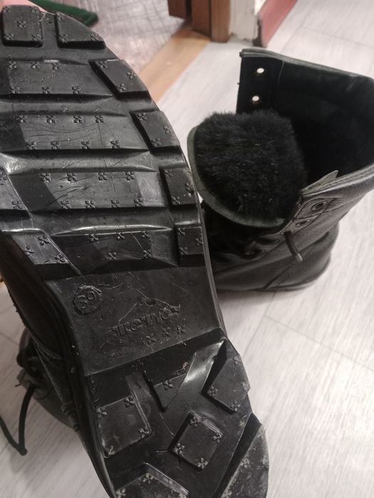 Продам берцы кожаные зимние за 4000