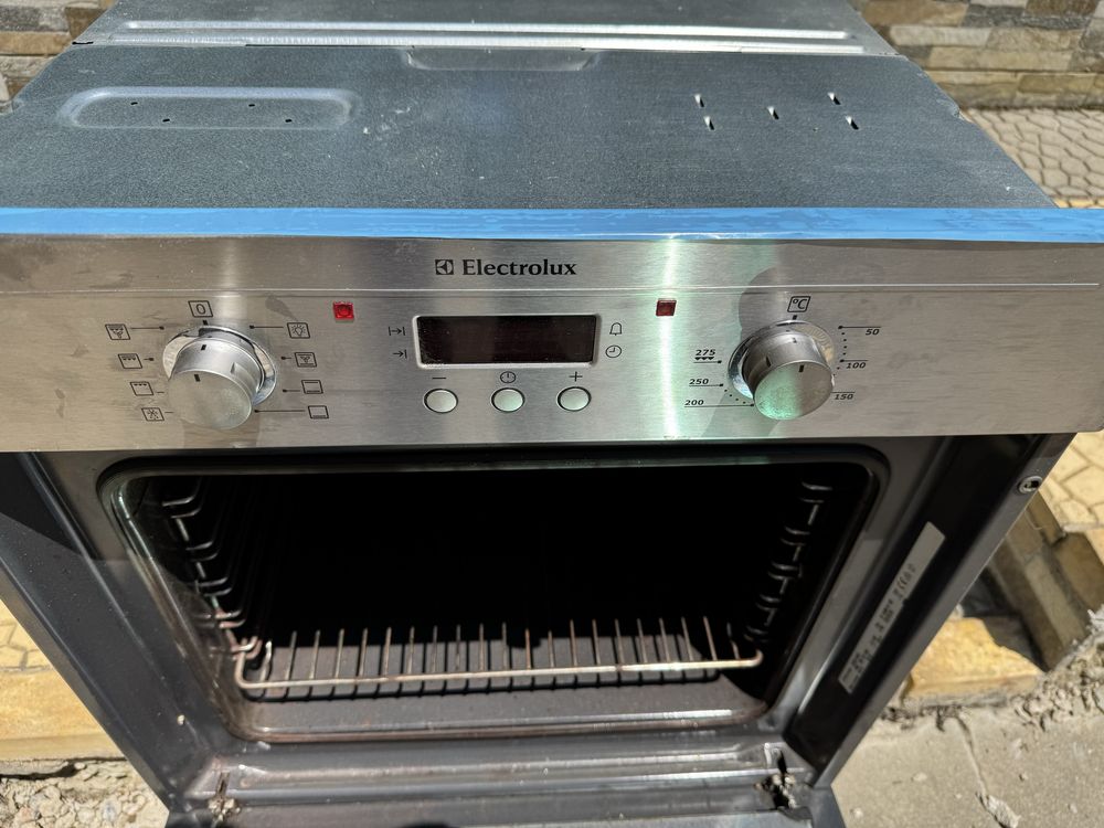 Работеща готварска печка фурна за вгражфане Electrolux EOB33100X