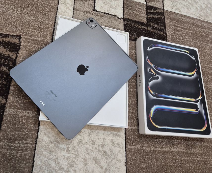 iPad Pro M4 13-inch 256GB. / 8 Cicluri de încărcare