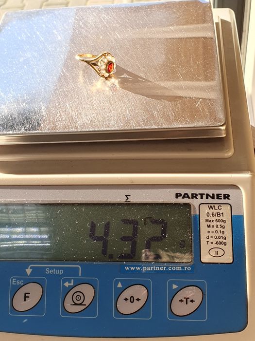 Inel din aur de 18K cu granat natural și zirconii mărimea 58