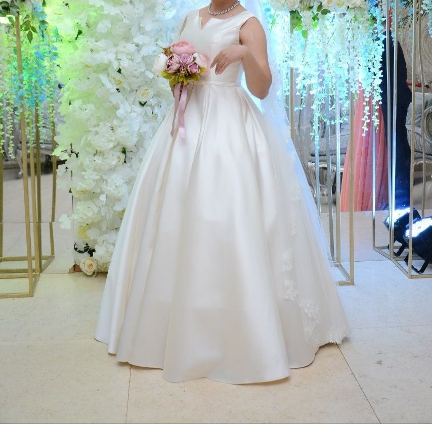 Продам свадебное платье, атласное, цвет Айвори, 44-48