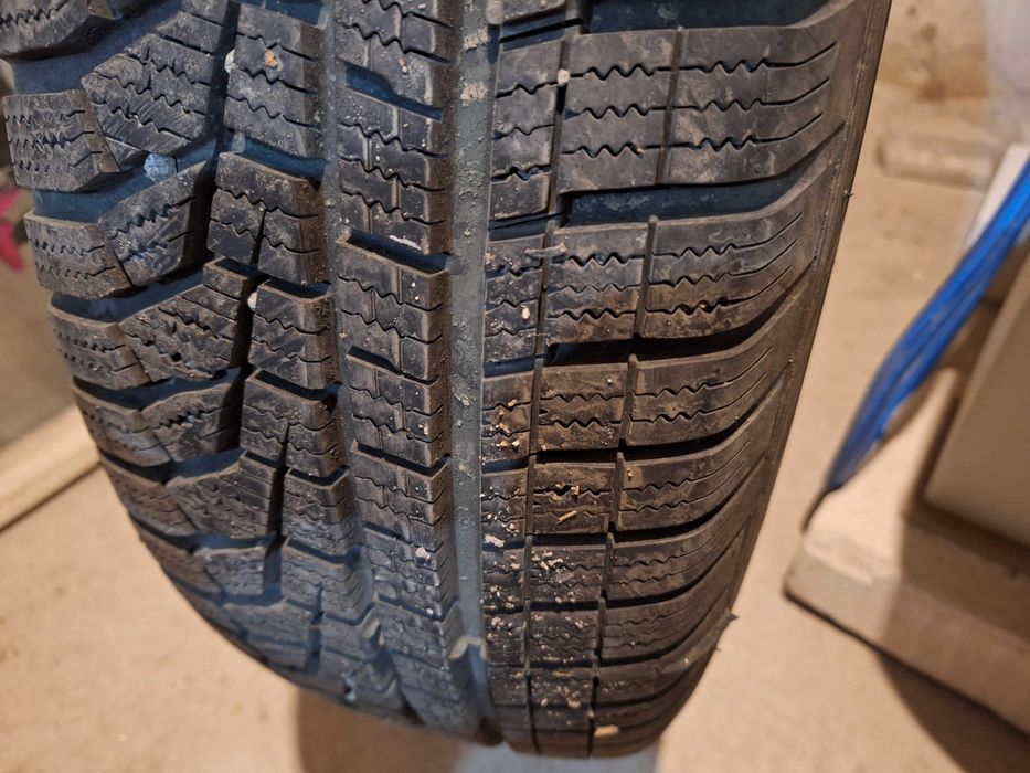 Зимни гуми за джип/ван "Hankook Winter i cept evo2 SUV" - 225/70/16