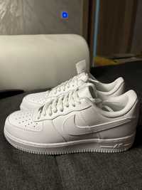 Nike Air Force 1 triple white
